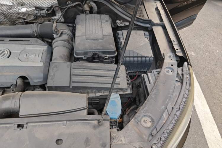 Used Volkswagen Tiguan 2015 1.8TSI Automatic Two-Wheel Drive Trend Edition Engine Bay Left