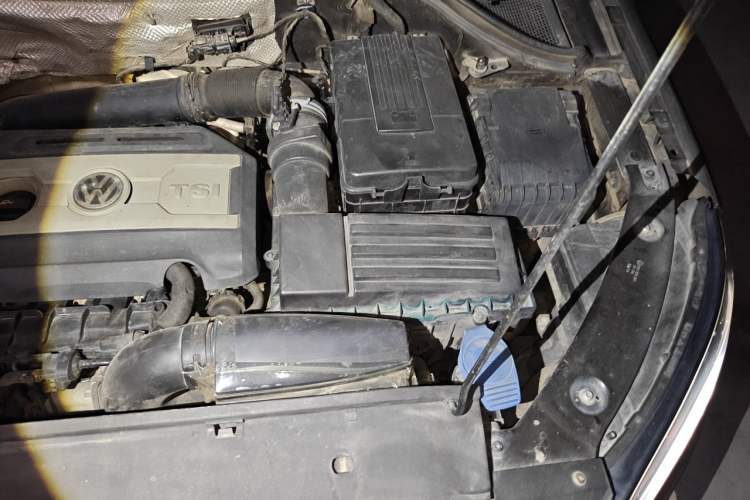 Used Volkswagen Tiguan 2015 2.0 TSI Automatic All-Wheel Drive Flagship Edition Engine Bay Left
