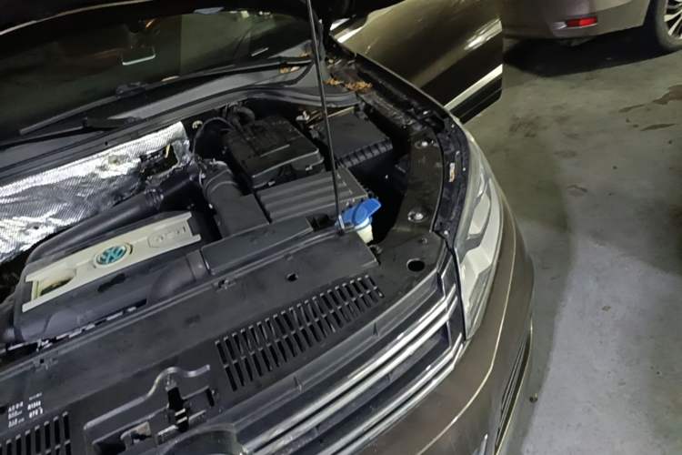 Used Volkswagen Tiguan 2015 1.8TSI Automatic Two-Wheel Drive Luxury Model Engine Bay Left