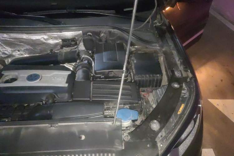 Used Volkswagen Tiguan 2015 1.8TSI Automatic Two-Wheel Drive Luxury Model Engine Bay Left
