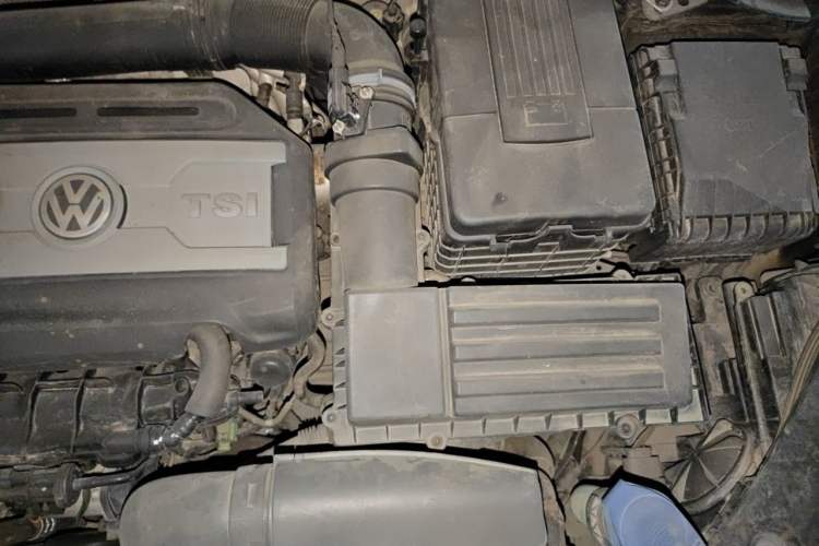 Used Volkswagen Tiguan 2015 1.8TSI Automatic Two-Wheel Drive Luxury Model Engine Bay Left