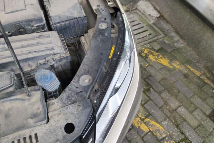 Used Volkswagen Tiguan 2015 1.8TSI Automatic Two-Wheel Drive Trend Edition Engine Bay Left