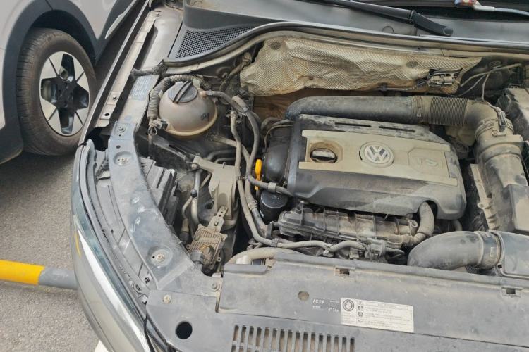 Used Volkswagen Tiguan 2015 1.8TSI Automatic Two-Wheel Drive Luxury Model Engine Bay Right