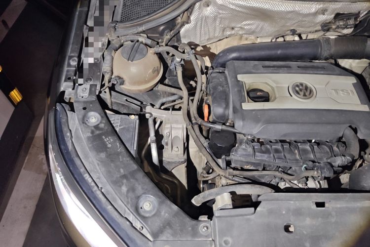 Used Volkswagen Tiguan 2015 2.0 TSI Automatic All-Wheel Drive Flagship Edition Engine Bay Right