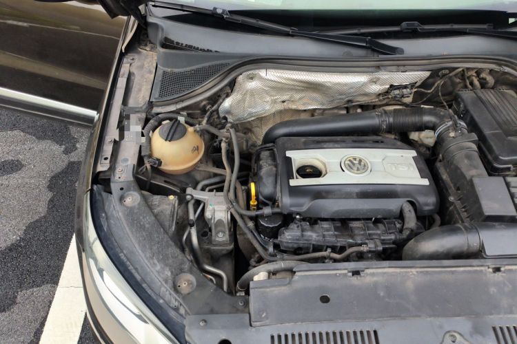 Used Volkswagen Tiguan 2015 2.0 TSI Automatic All-Wheel Drive Flagship Edition Engine Bay Right