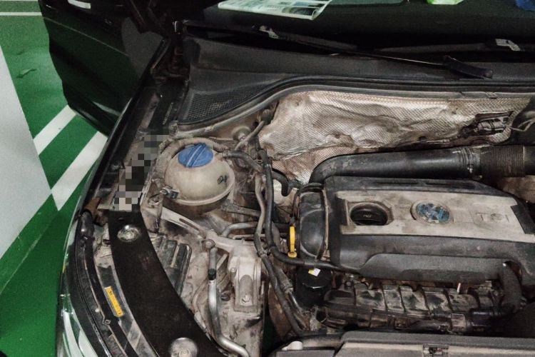 Used Volkswagen Tiguan 2015 1.8TSI Automatic Two-Wheel Drive Comfort Edition Engine Bay Right