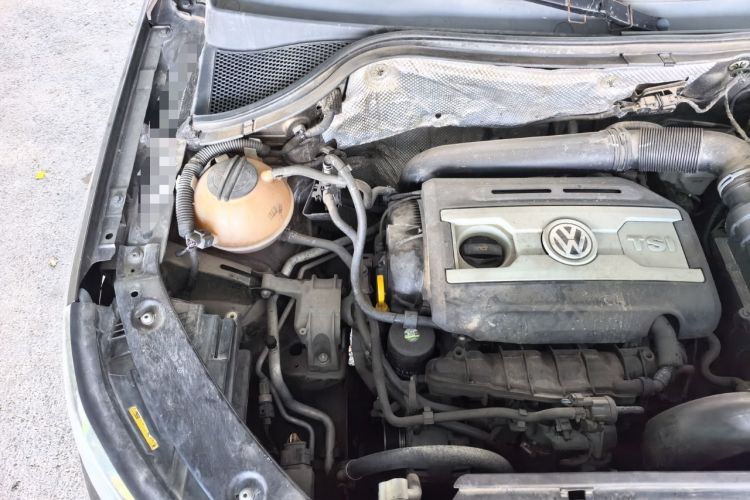 Used Volkswagen Tiguan 2015 1.8TSI Automatic Two-Wheel Drive Luxury Model Engine Bay Right