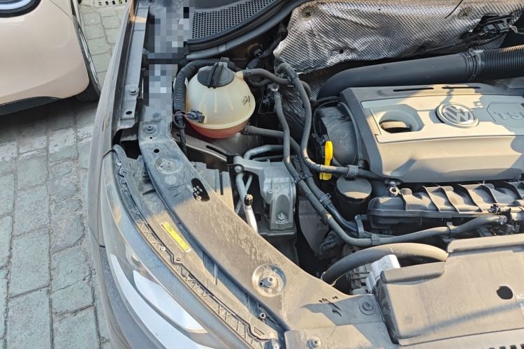 Used Volkswagen Tiguan 2015 1.8TSI Automatic Two-Wheel Drive Luxury Model Engine Bay Right