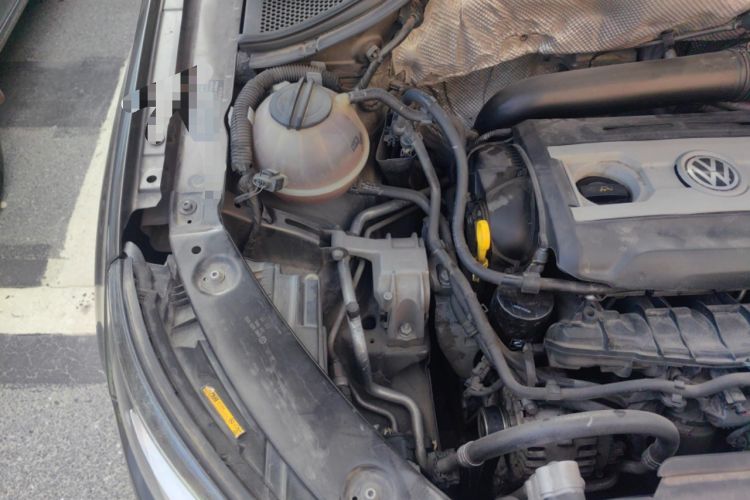 Used Volkswagen Tiguan 2015 1.8TSI Automatic Two-Wheel Drive Luxury Model Engine Bay Right