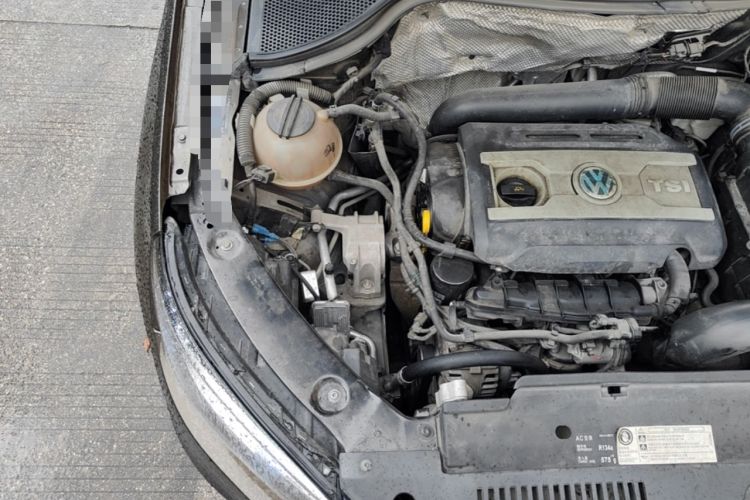 Used Volkswagen Tiguan 2015 2.0 TSI Automatic All-Wheel Drive Luxury Edition Engine Bay Right