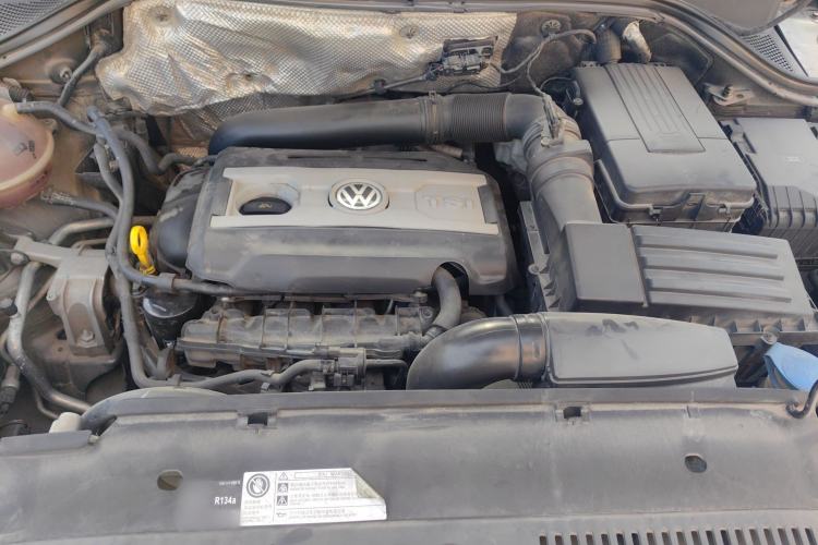Used Volkswagen Tiguan 2015 1.8TSI Automatic Two-Wheel Drive Luxury Model Engine Bay
