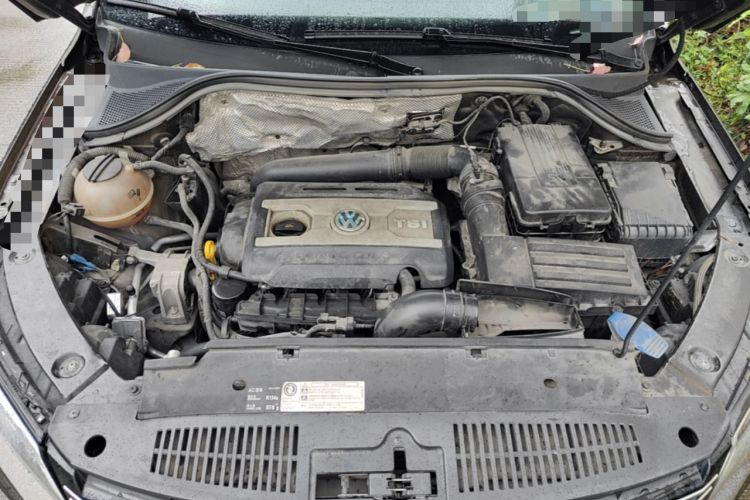 Used Volkswagen Tiguan 2015 2.0 TSI Automatic All-Wheel Drive Luxury Edition Engine Bay