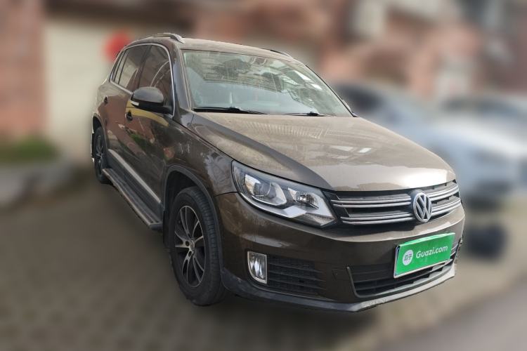 Used Volkswagen Tiguan 2015 1.8TSI Automatic All-Wheel-Drive Luxury Model Front Right 45 Deg