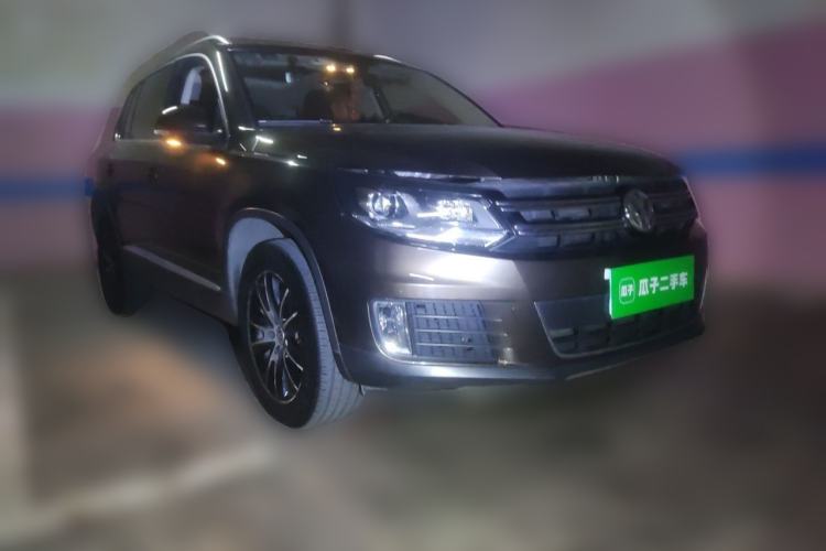 Used Volkswagen Tiguan 2015 1.8TSI Automatic Two-Wheel Drive Luxury Model Front Right 45 Deg