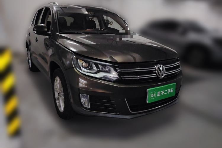 Used Volkswagen Tiguan 2015 1.8TSI Manual Two-Wheel-Drive Limited Edition Front Right 45 Deg