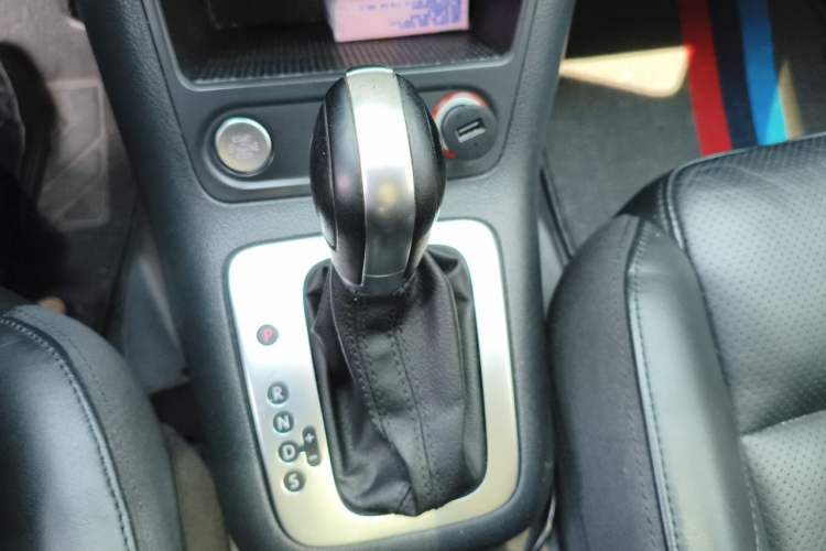 Used Volkswagen Tiguan 2015 1.8TSI Automatic Two-Wheel Drive Luxury Model Gear Lever
