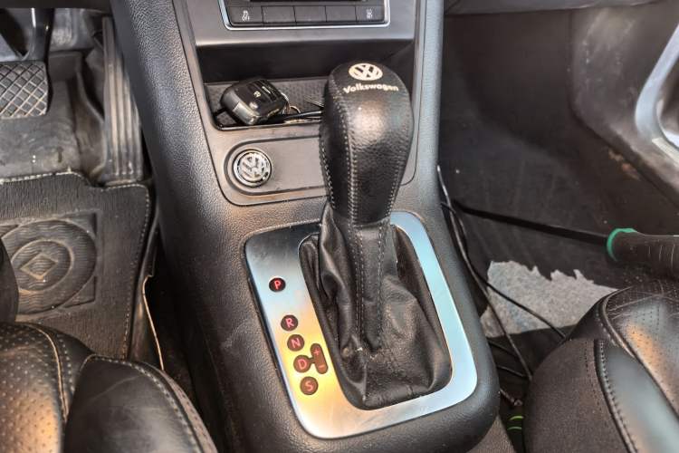Used Volkswagen Tiguan 2015 1.8TSI Automatic Two-Wheel Drive Luxury Model Gear Lever