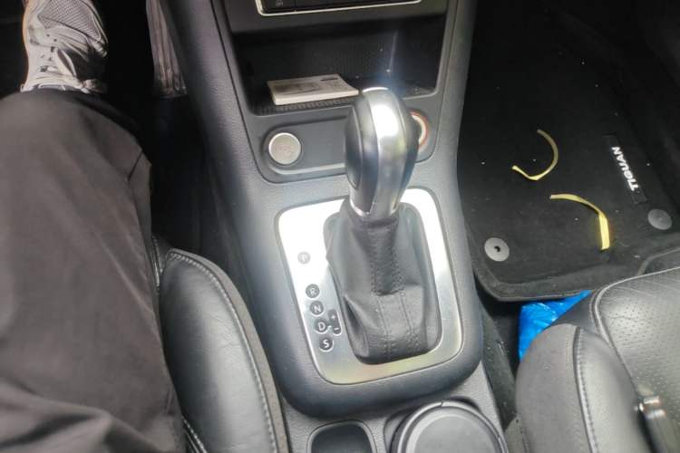Used Volkswagen Tiguan 2015 1.8TSI Automatic All-Wheel-Drive Luxury Model Gear Lever