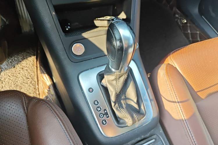 Used Volkswagen Tiguan 2015 1.8TSI Automatic Two-Wheel Drive Luxury Model Gear Lever
