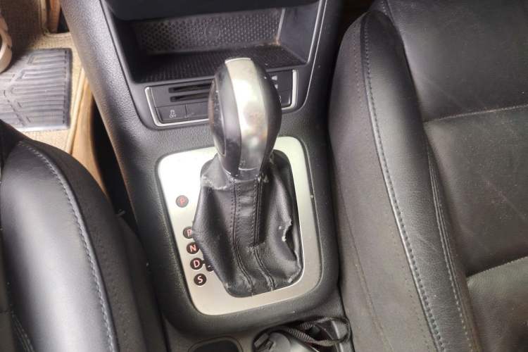 Used Volkswagen Tiguan 2015 1.8TSI Automatic Two-Wheel Drive Comfort Edition Gear Lever