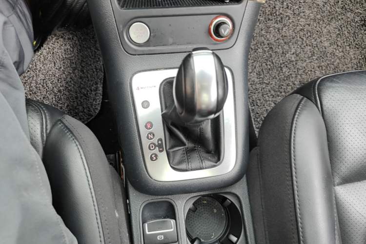 Used Volkswagen Tiguan 2015 2.0 TSI Automatic All-Wheel Drive Luxury Edition Gear Lever
