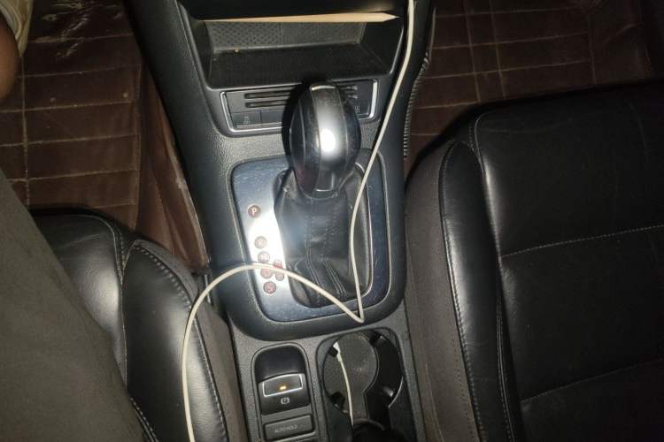 Used Volkswagen Tiguan 2015 1.8TSI Automatic Two-Wheel Drive Comfort Edition Gear Lever
