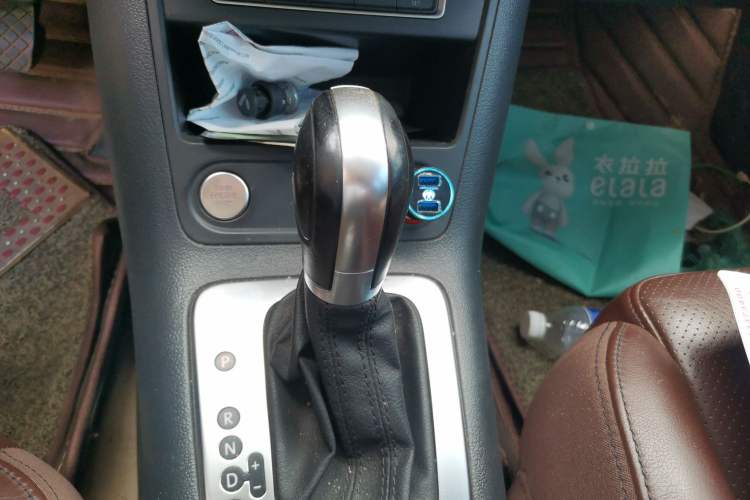Used Volkswagen Tiguan 2015 1.8TSI Automatic Two-Wheel Drive Luxury Model Gear Lever