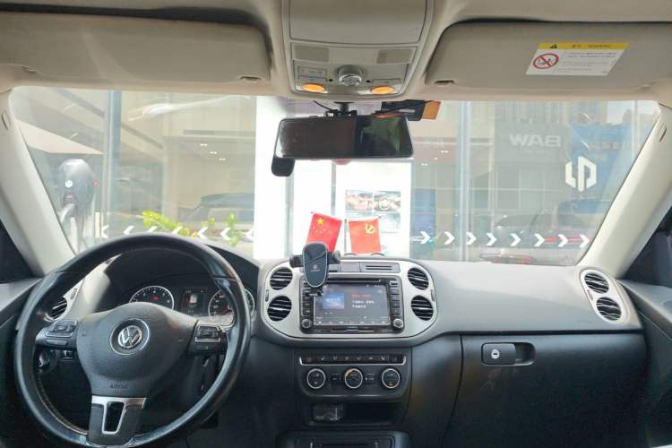 Used Volkswagen Tiguan 2015 1.8TSI Automatic Two-Wheel Drive Luxury Model Headliner
