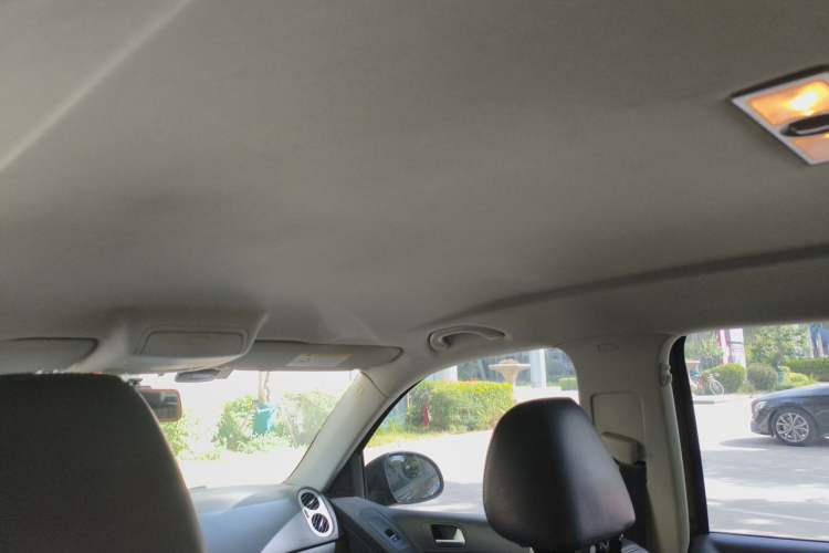 Used Volkswagen Tiguan 2015 1.8TSI Automatic Two-Wheel Drive Comfort Edition Headliner