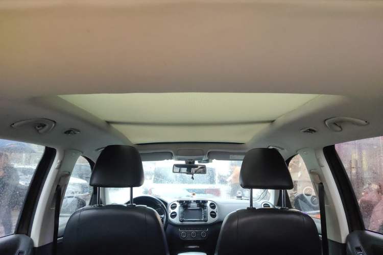 Used Volkswagen Tiguan 2015 1.8TSI Automatic Two-Wheel Drive Luxury Model Headliner