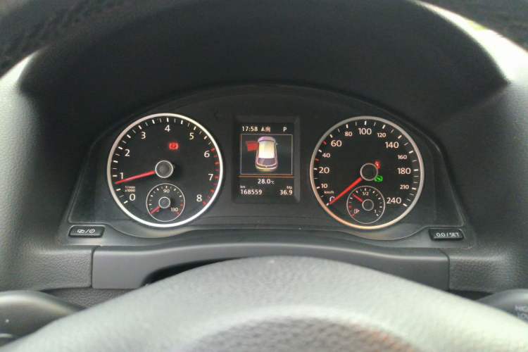 Used Volkswagen Tiguan 2015 2.0 TSI Automatic All-Wheel Drive Flagship Edition Instrument Cluster