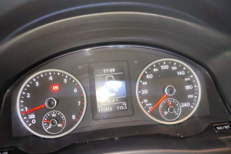 Used Volkswagen Tiguan 2015 1.8TSI Manual Two-Wheel-Drive Limited Edition Instrument Cluster