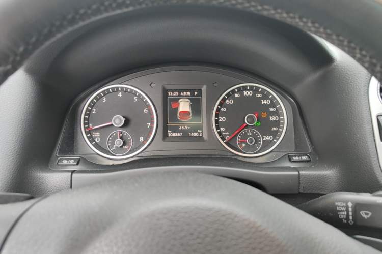 Used Volkswagen Tiguan 2015 2.0 TSI Automatic All-Wheel Drive Luxury Edition Instrument Cluster