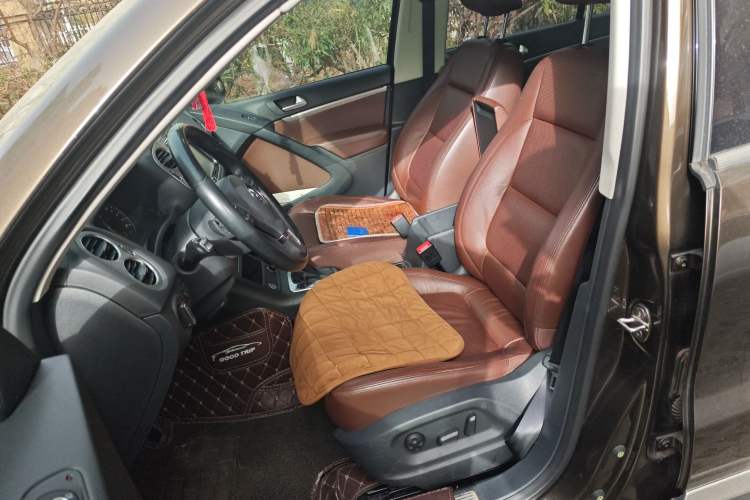 Used Volkswagen Tiguan 2015 1.8TSI Automatic All-Wheel-Drive Luxury Model Left Front Seat