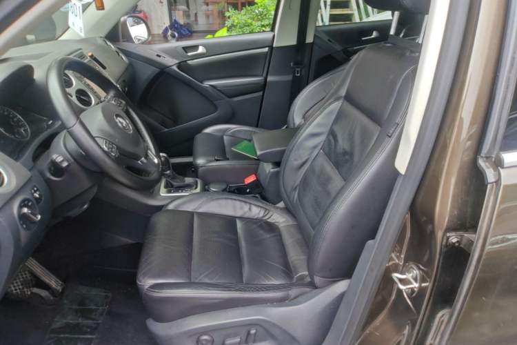 Used Volkswagen Tiguan 2015 1.8TSI Automatic All-Wheel-Drive Luxury Model Left Front Seat