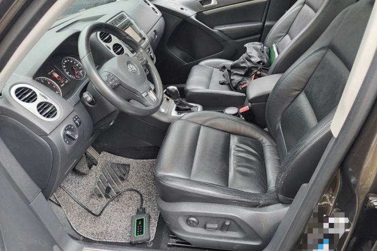 Used Volkswagen Tiguan 2015 2.0 TSI Automatic All-Wheel Drive Luxury Edition Left Front Seat
