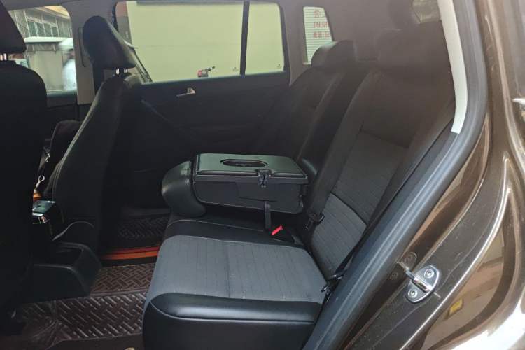 Used Volkswagen Tiguan 2015 1.8TSI Automatic Two-Wheel Drive Trend Edition Left Rear Seat