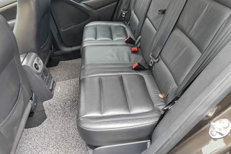 Used Volkswagen Tiguan 2015 2.0 TSI Automatic All-Wheel Drive Luxury Edition Left Rear Seat