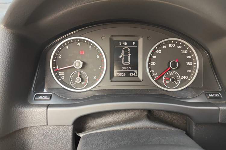 Used Volkswagen Tiguan 2015 1.8TSI Automatic Two-Wheel Drive Trend Edition Odometer Close Up