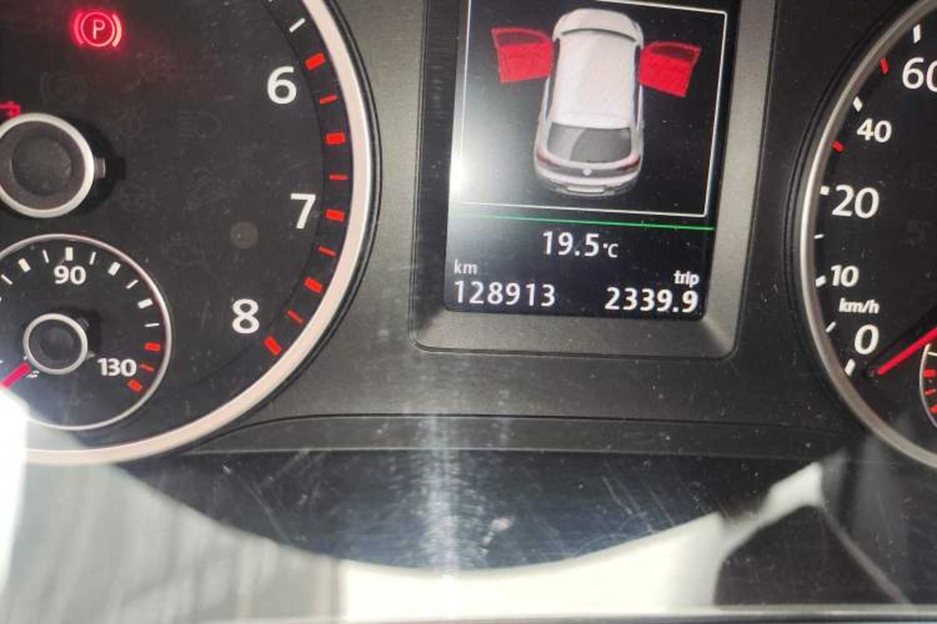 Used Volkswagen Tiguan 2015 2.0 TSI Comfort Edition Odometer Close Up