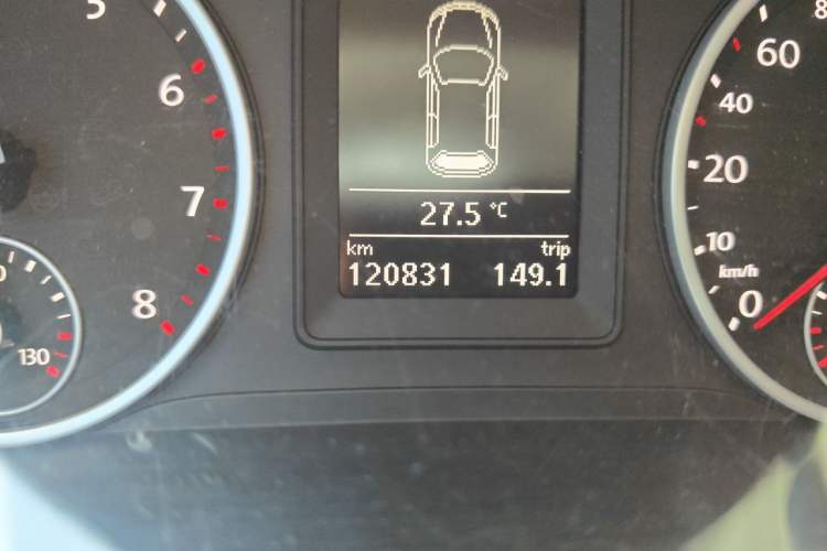Used Volkswagen Tiguan 2015 1.8TSI Automatic Two-Wheel Drive Trend Edition Odometer Close Up