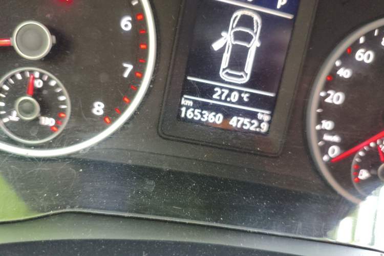 Used Volkswagen Tiguan 2015 1.8TSI Automatic Two-Wheel Drive Comfort Edition Odometer Close Up