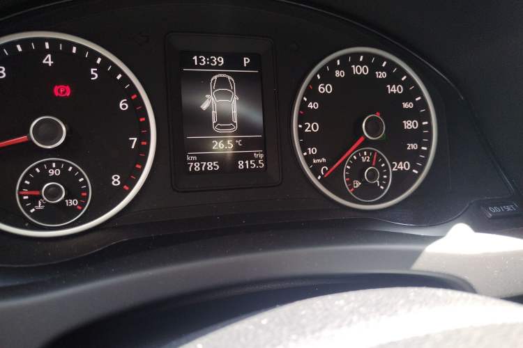 Used Volkswagen Tiguan 2015 1.8TSI Automatic Two-Wheel Drive Comfort Edition Odometer Close Up
