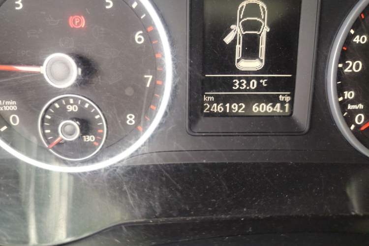Used Volkswagen Tiguan 2015 1.8TSI Automatic Two-Wheel Drive Comfort Edition Odometer Close Up