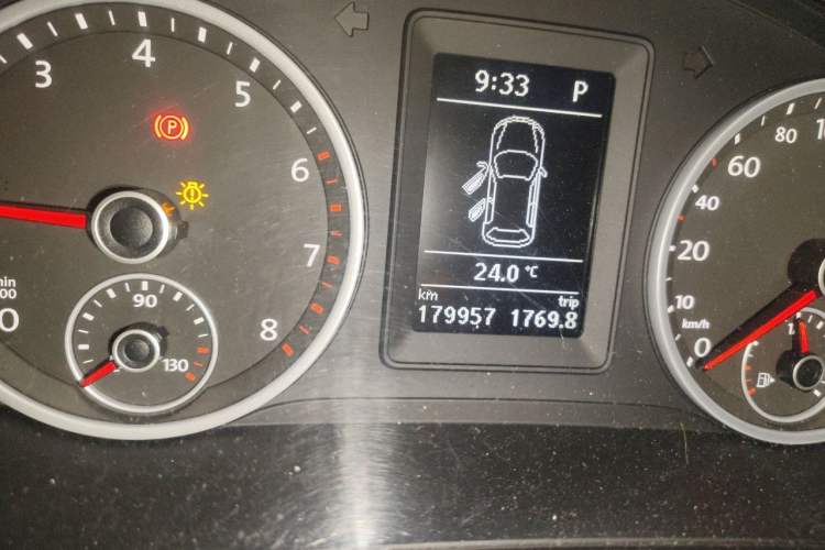Used Volkswagen Tiguan 2015 1.8TSI Automatic Two-Wheel Drive Comfort Edition Odometer Close Up