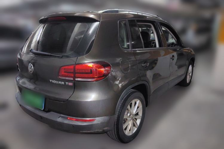 Used Volkswagen Tiguan 2015 1.8TSI Manual Two-Wheel-Drive Limited Edition Rear Right 45 Deg