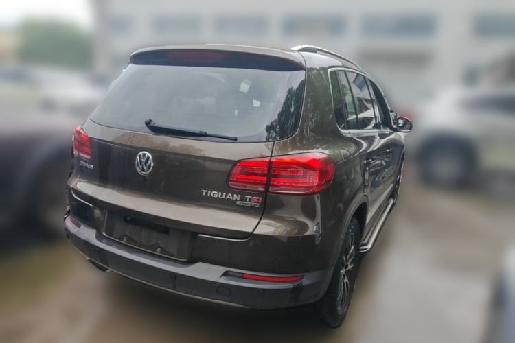 Used Volkswagen Tiguan 2015 1.8TSI Automatic All-Wheel-Drive Luxury Model Rear Right 45 Deg
