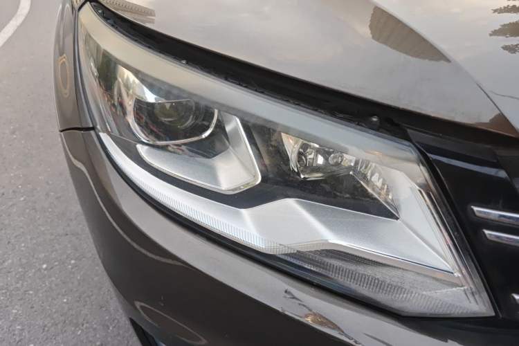 Used Volkswagen Tiguan 2015 1.8TSI Automatic Two-Wheel Drive Trend Edition Right Front Headlight