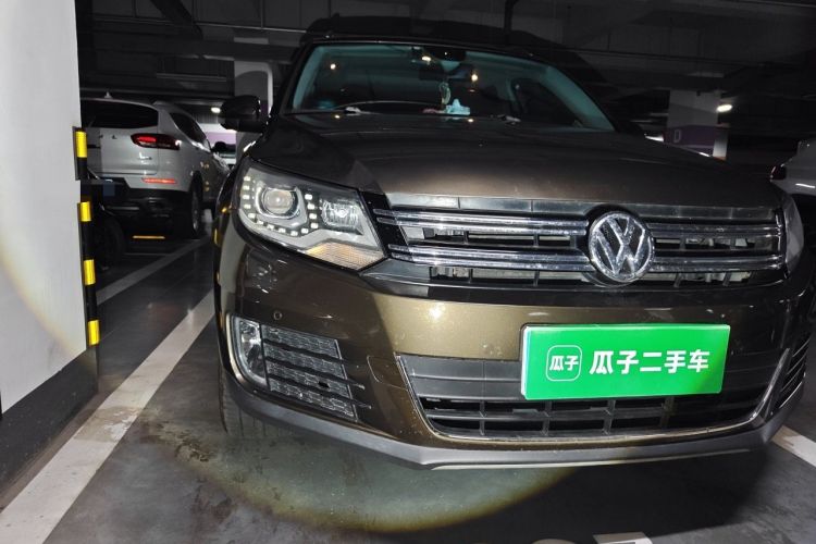 Used Volkswagen Tiguan 2015 2.0 TSI Automatic All-Wheel Drive Flagship Edition Right Front Headlight