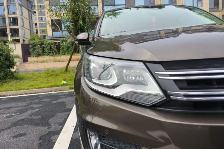 Used Volkswagen Tiguan 2015 2.0 TSI Automatic All-Wheel Drive Flagship Edition Right Front Headlight